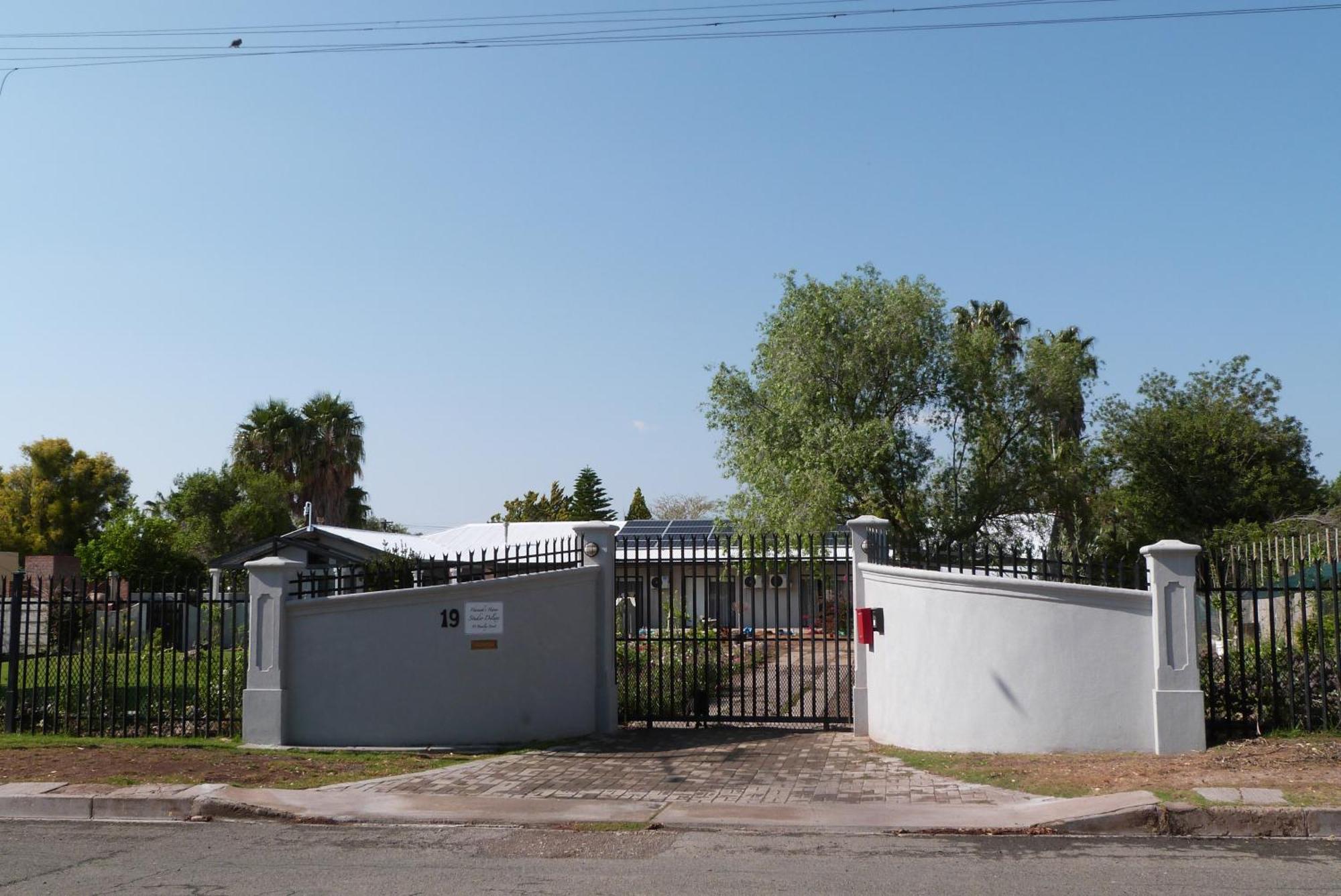 Hannah'S Haven Studio Deluxe - No Loadshedding Apartman Beaufort West Kültér fotó